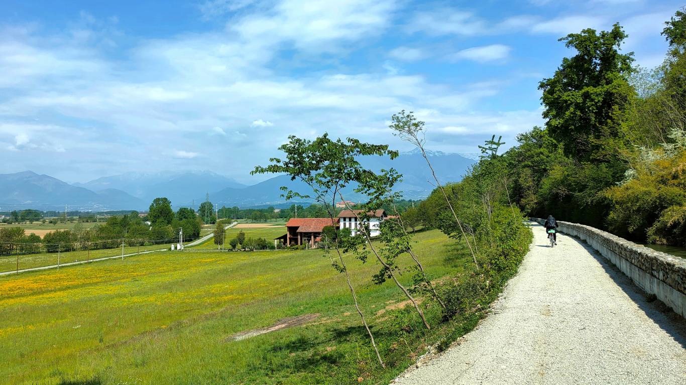 Terre-del-Canavese-in-e-bike-acini-e-rose-guest-house-canavese-13