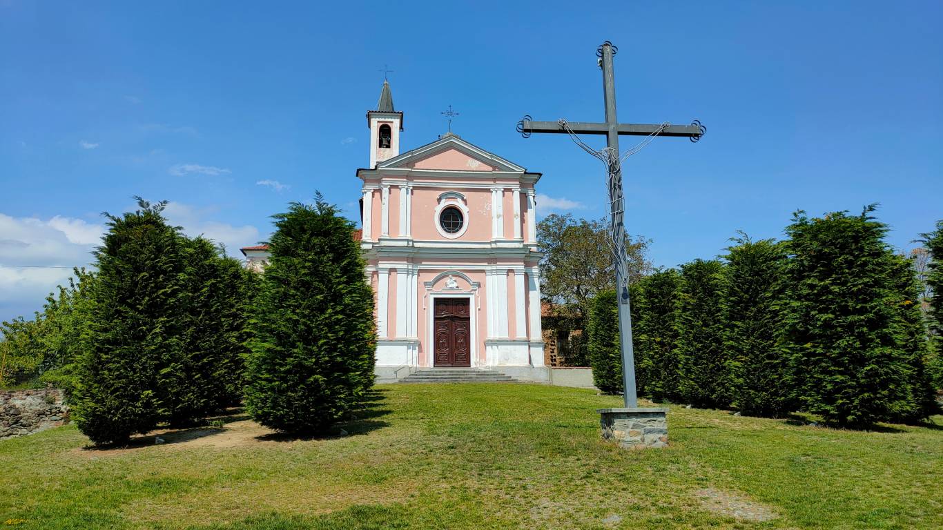 Terre-del-Canavese-in-e-bike-acini-e-rose-guest-house-canavese-b