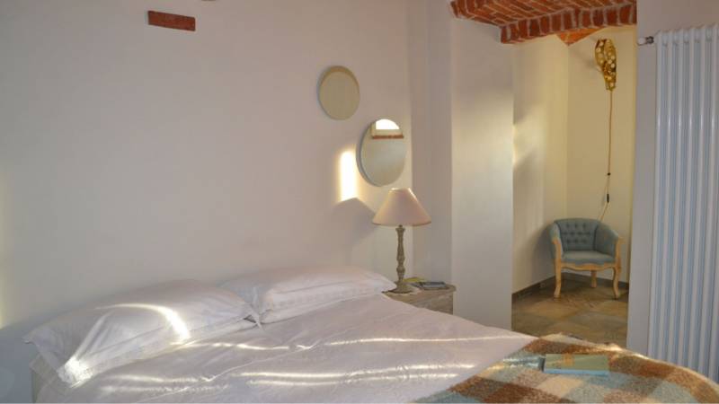 Guest-House-Acini-e-Rose-Montalenghe-Offerta-Mese-del-amore-2023-foto-camera-1